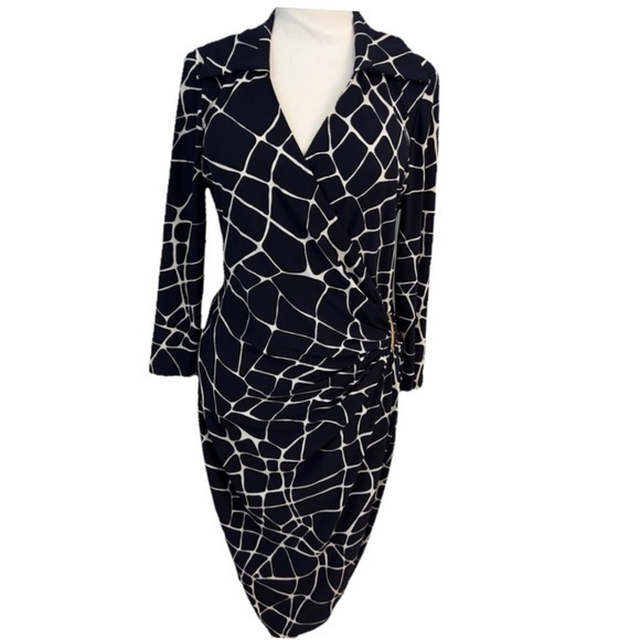 Jones New York Dresses & Skirts - Jones New York Sheath Dress Lined Giraffe Animal Print  Size 10 Navy Blue White